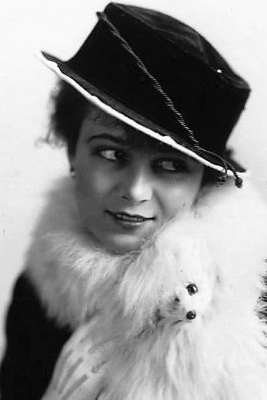 Claire Anderson backdrop