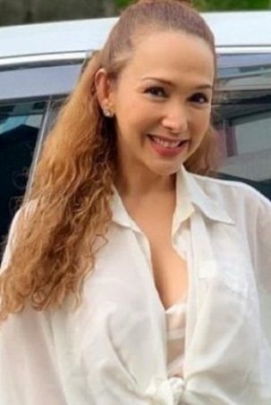 Kiki Fatmala backdrop