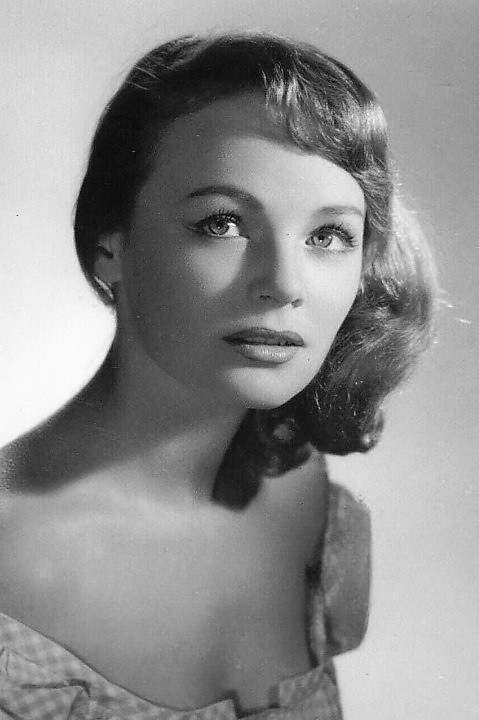 Etçika Kureo backdrop