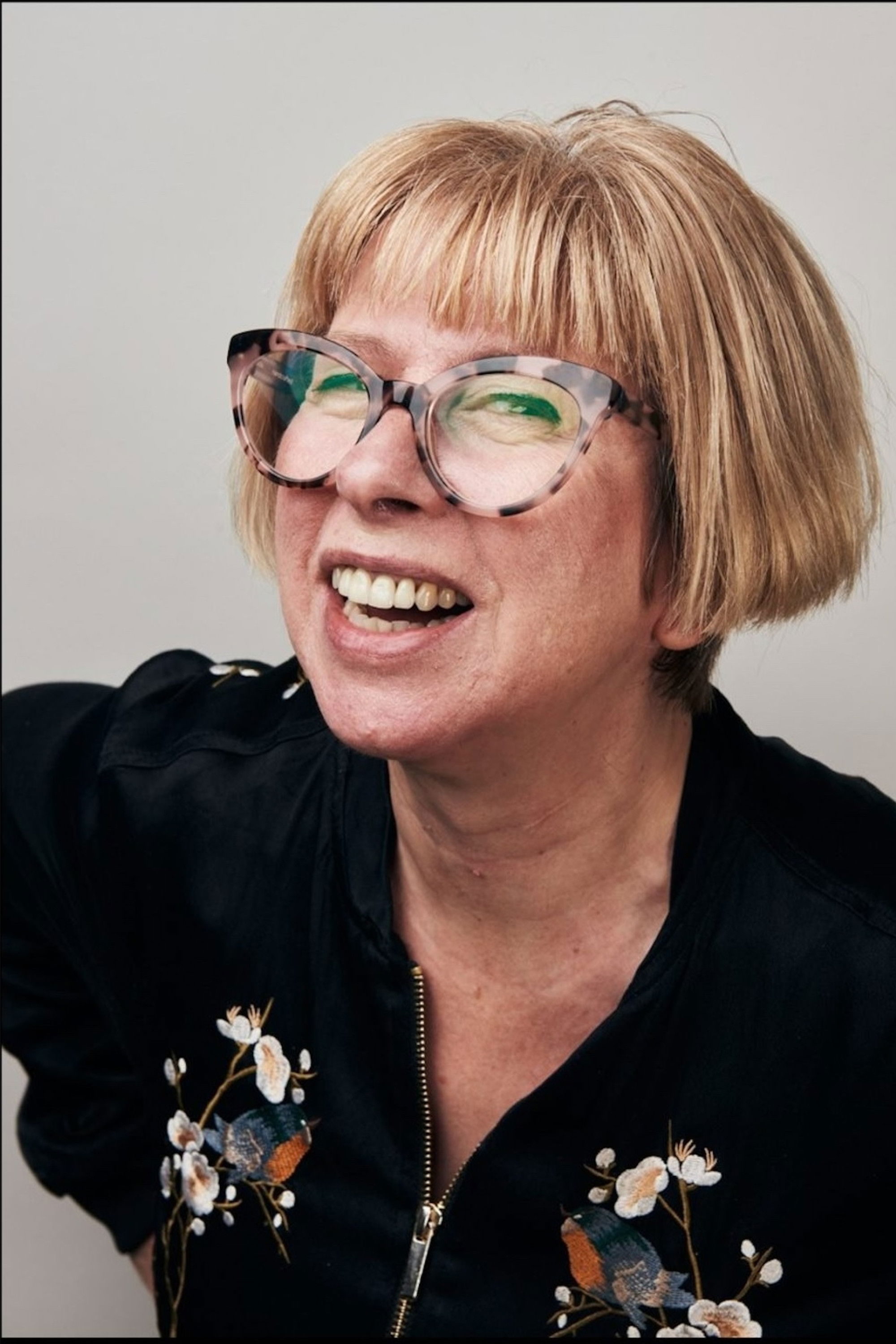 Deva Palmier backdrop