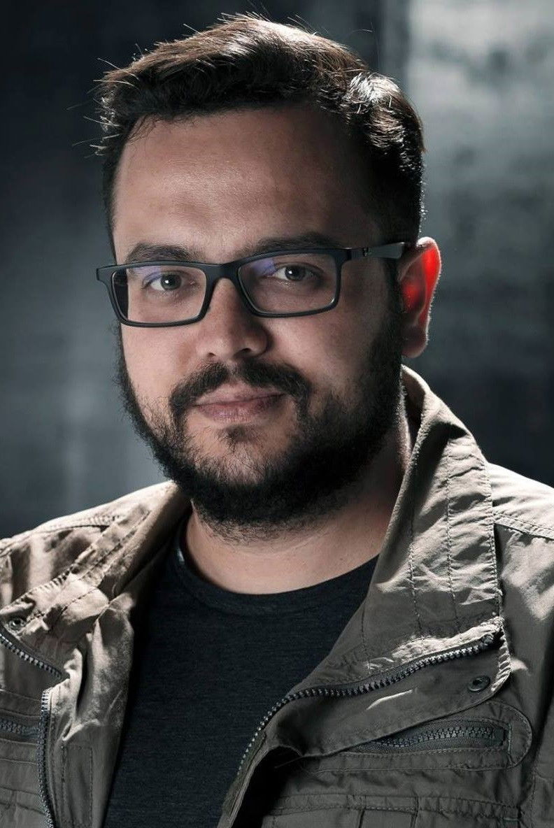 Xhuliano Pozati backdrop