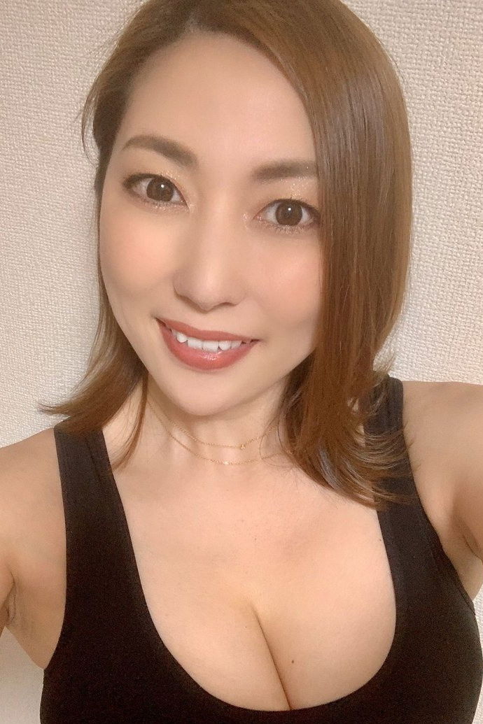 Mirei Yokoyama backdrop