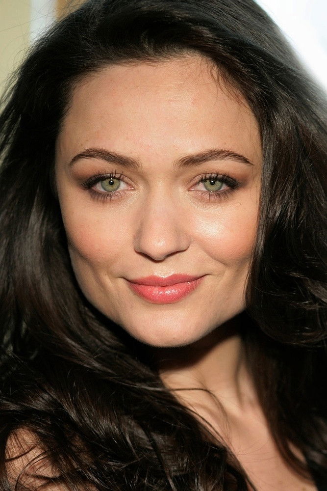 Ana Carolina Lima backdrop