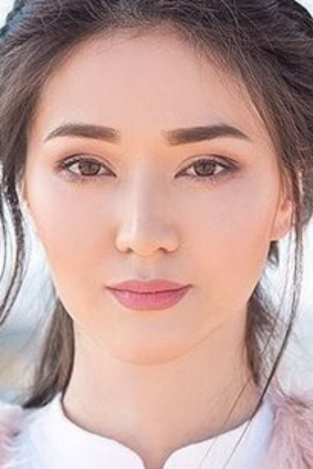 Elina Abai Kyzy backdrop