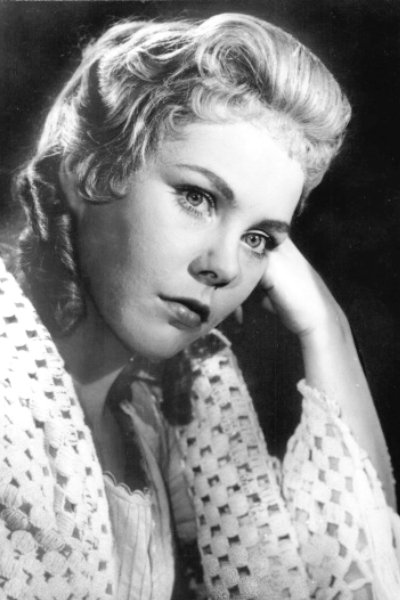 Karola Ebeling backdrop