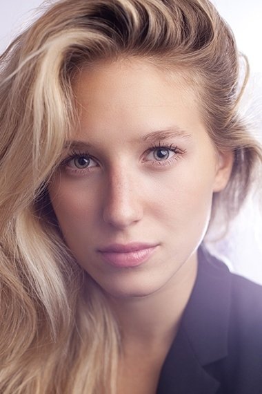 Kimberly Zakine backdrop