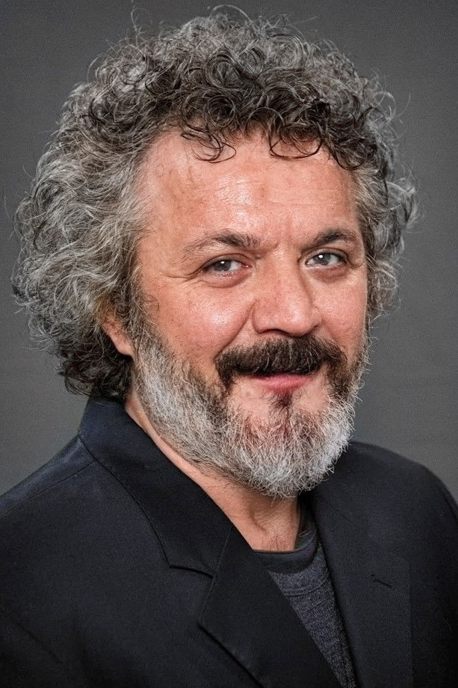 Müfit Can Saçıntı backdrop