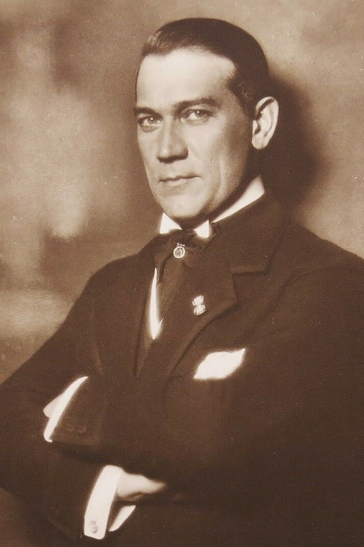 Alwin Neuß backdrop