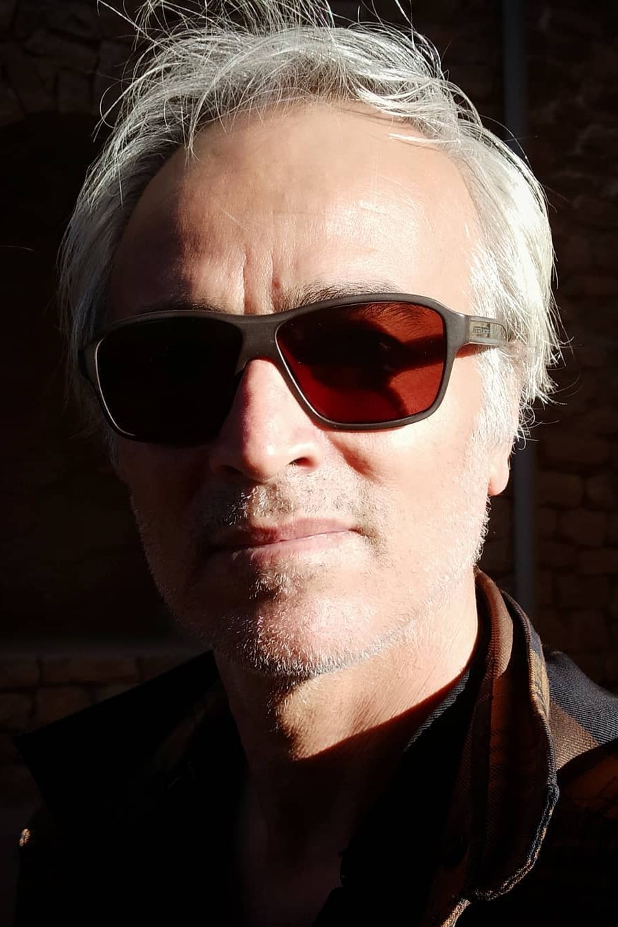 Ghorban Najafi backdrop