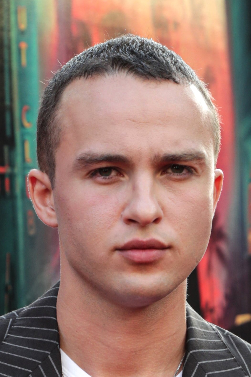 Mojean Aria backdrop