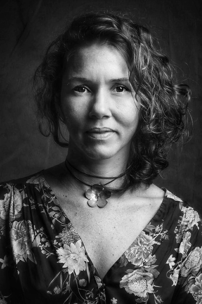 Eliza Capai backdrop