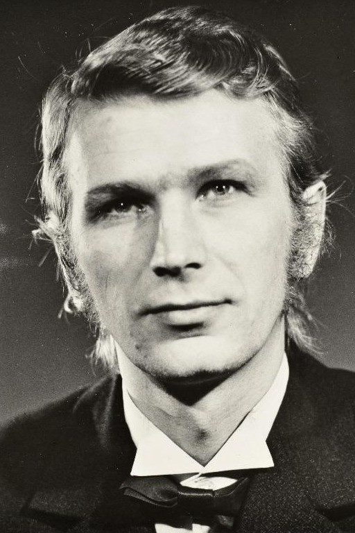 Tõnu Mikiver backdrop