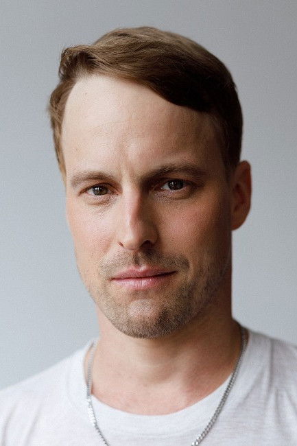 Christian Erdt backdrop