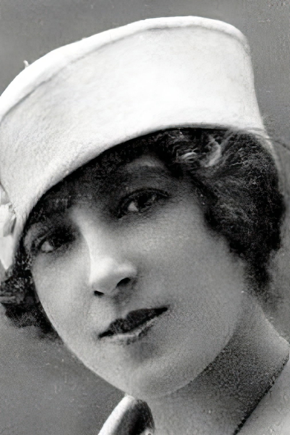 Andree Divon backdrop