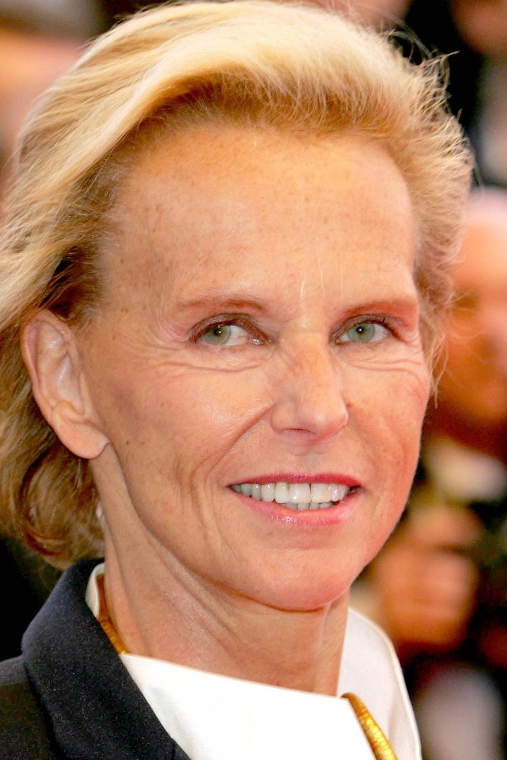 Christine Ockrent backdrop