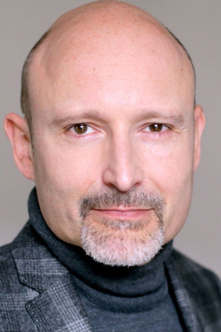 Léopold Simalty backdrop