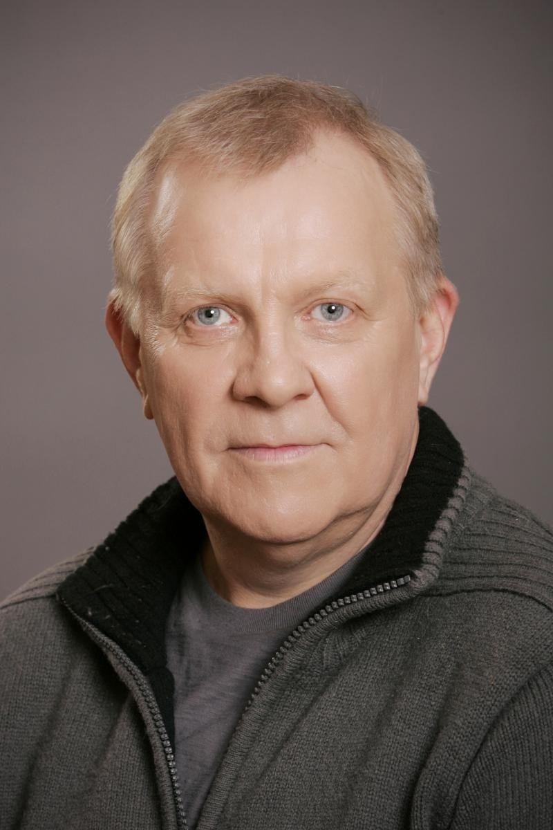 Andrus Vaarik backdrop