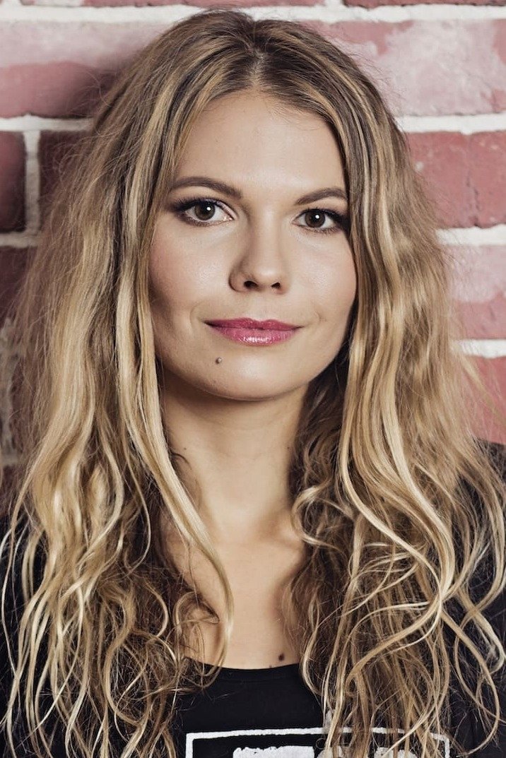 Marianne Ostrat backdrop