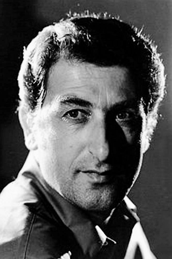 Mücap Ofluoğlu backdrop