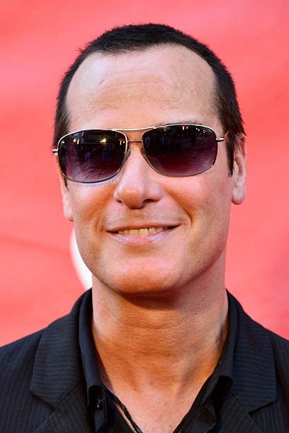 Robert DeLeo backdrop