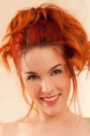 Amarna Miller backdrop