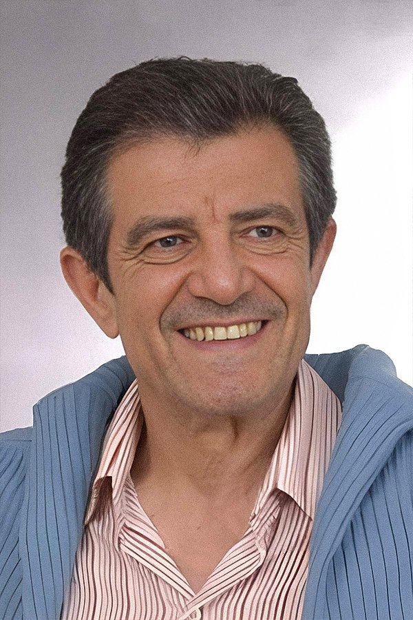 Eriş Akman backdrop