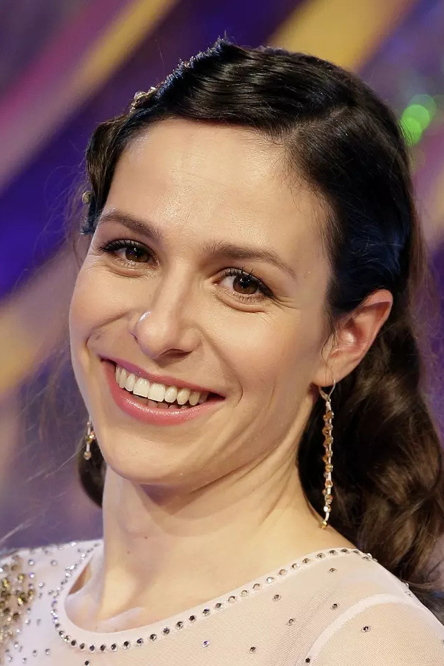 Veronika Khek Kubařová → Veronika Khek Kubarova backdrop