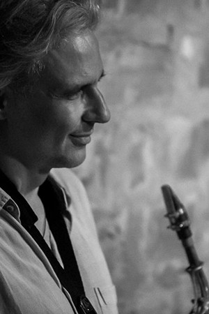 Perico Sambeat backdrop