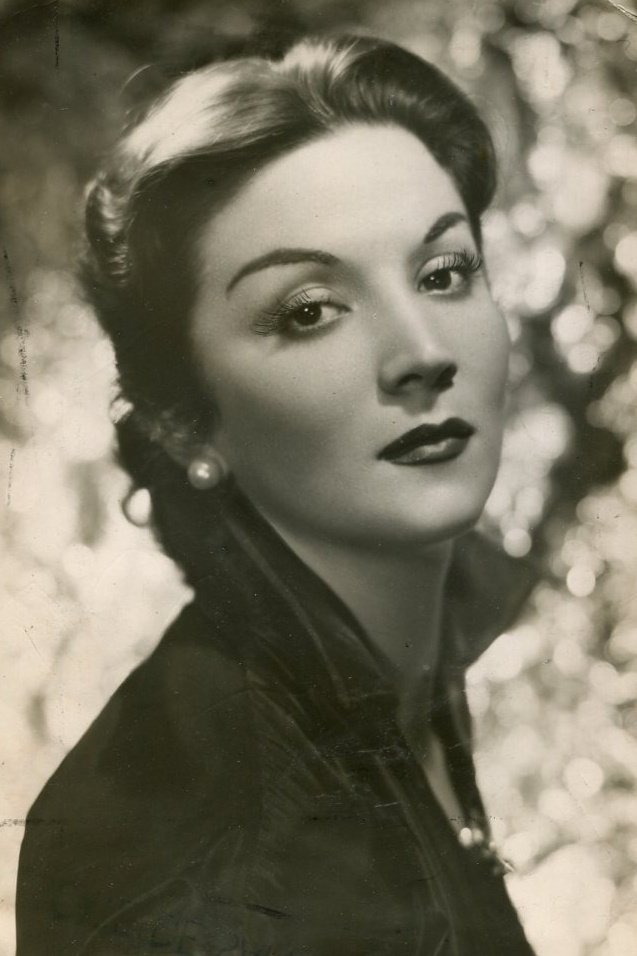 Julia Sandoval backdrop