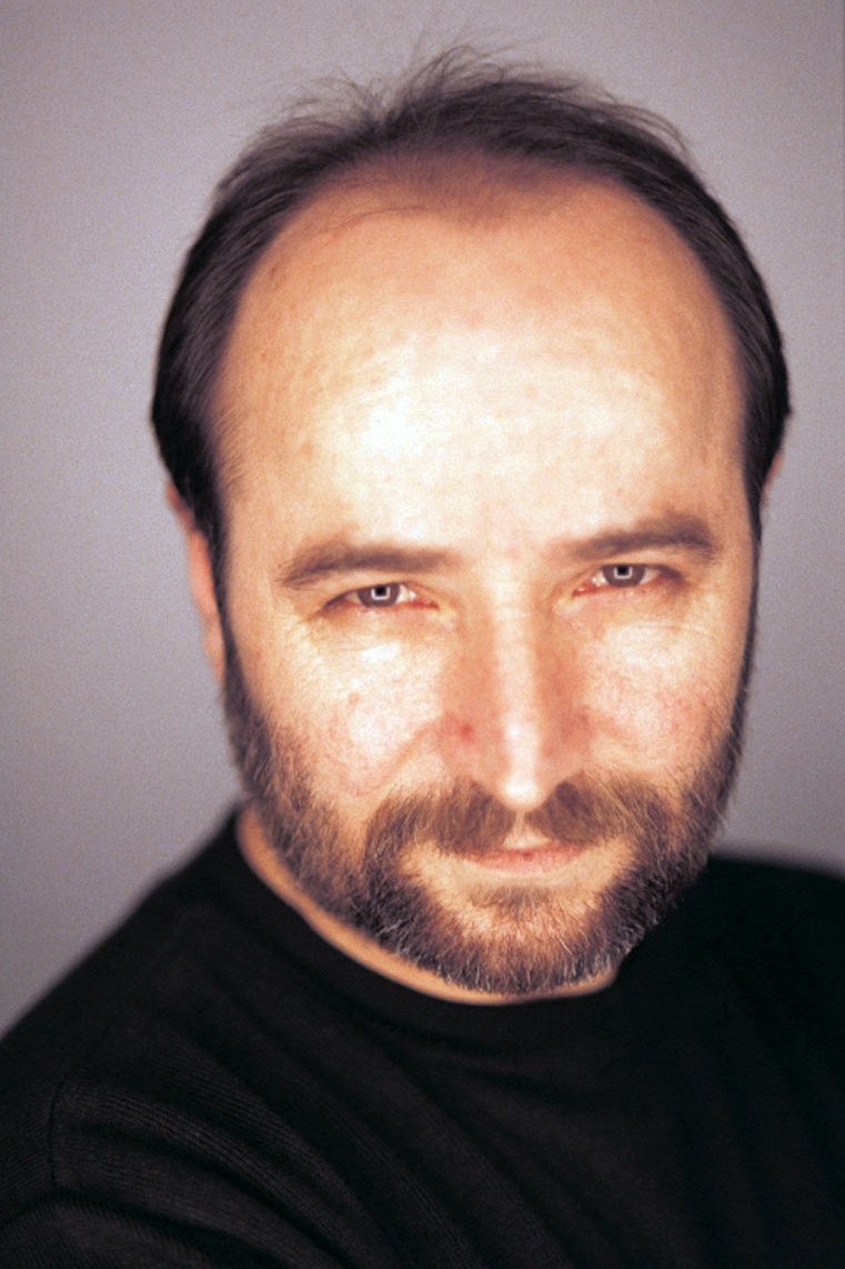 Reis Çelik backdrop