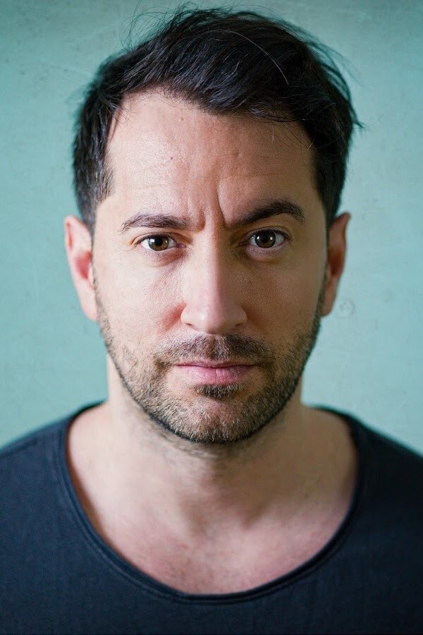 Keyvan Khojandi backdrop