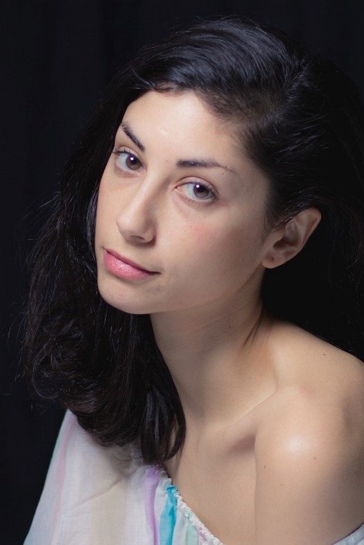 Kika Magalhães: Kika Magalhajes backdrop