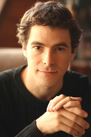 Benjamín Shwartz backdrop