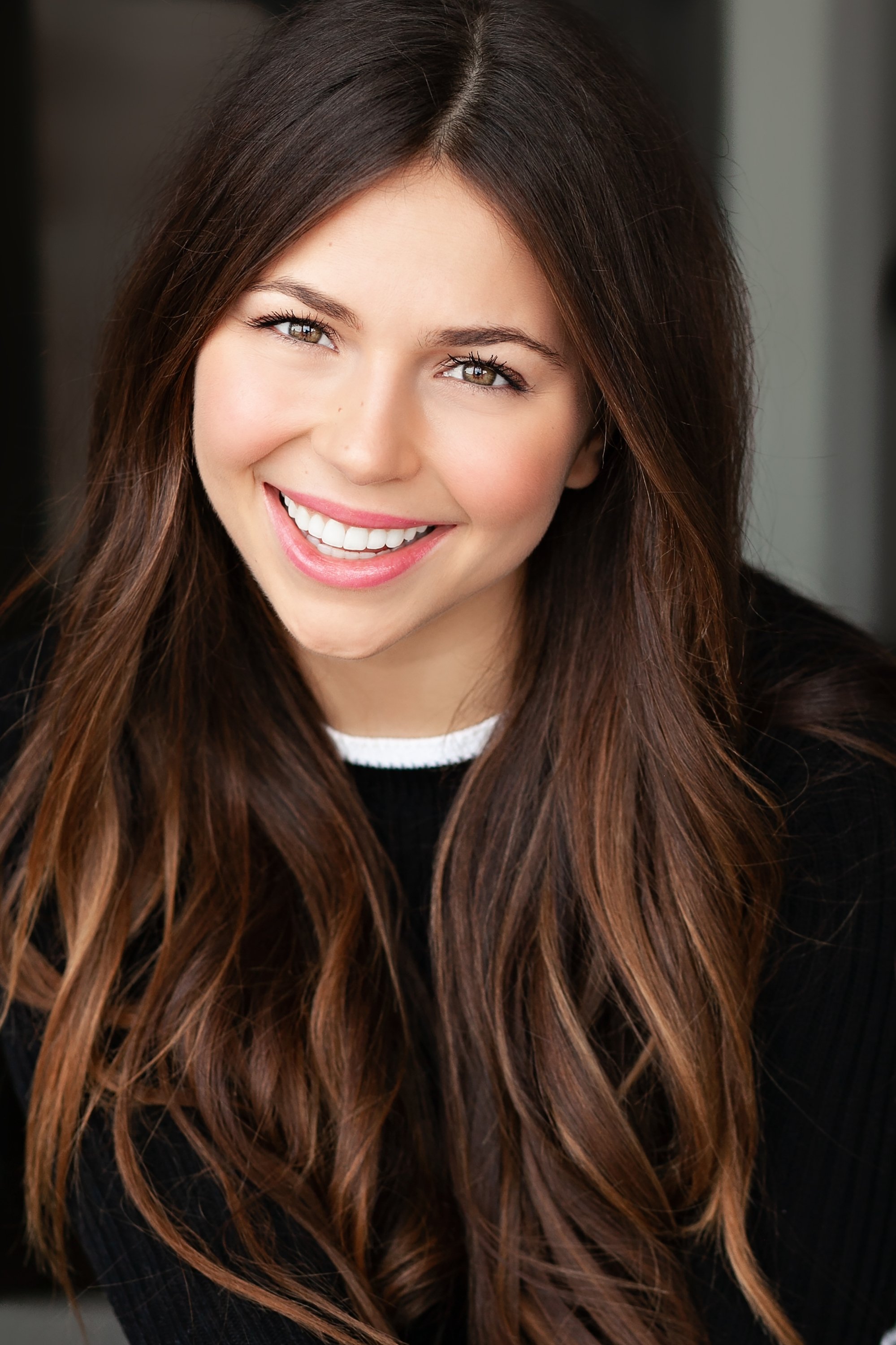 Tatum Chiniquy: Tatum Çiniqi backdrop