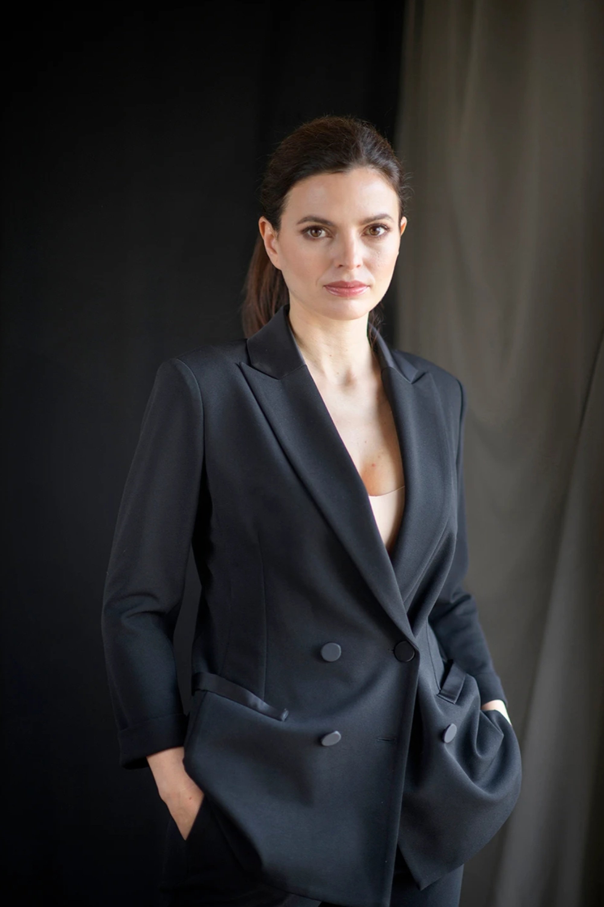 Eleonora Panizzo backdrop