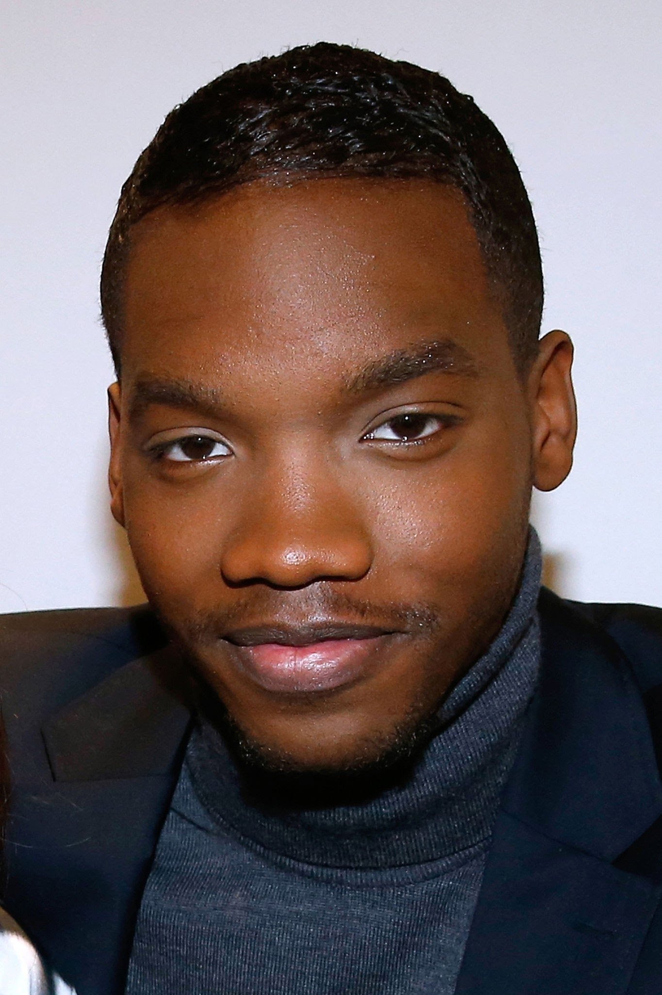 Ahmed Dramé backdrop