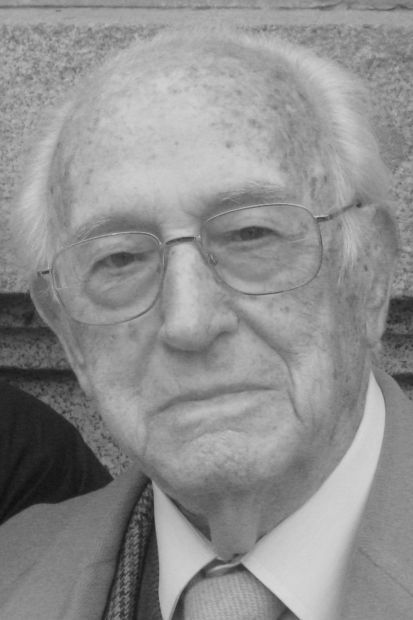 Antonio Mingote backdrop