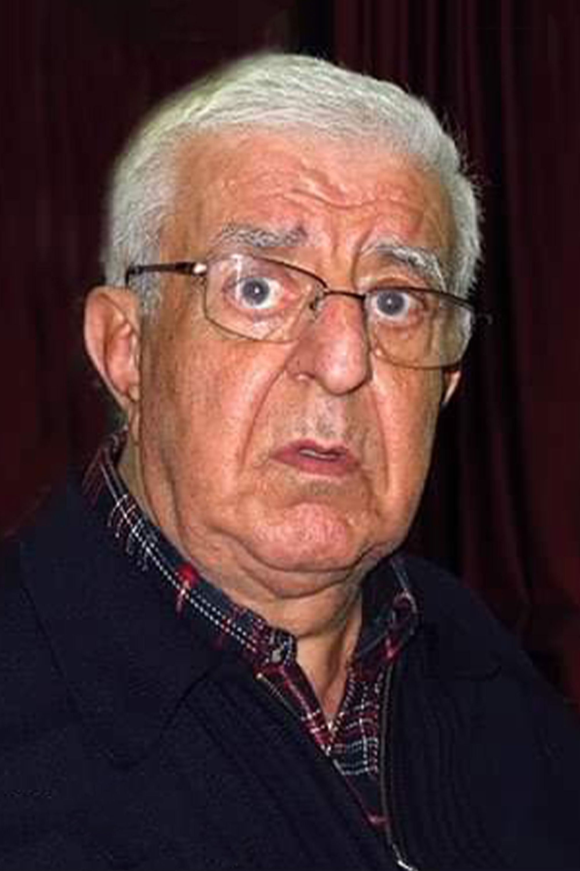 Üstün Asutay backdrop