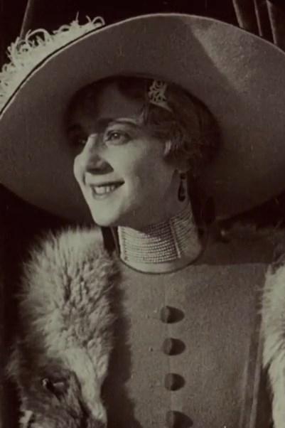 Valeria Creti backdrop