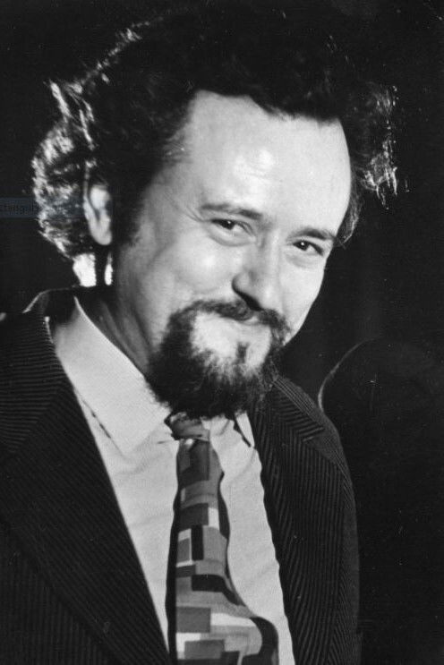 Arnolds Liniņš backdrop