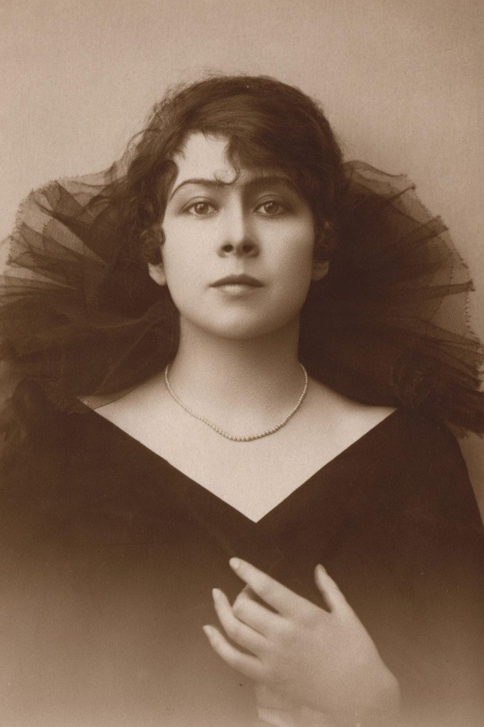 Esther Carena backdrop