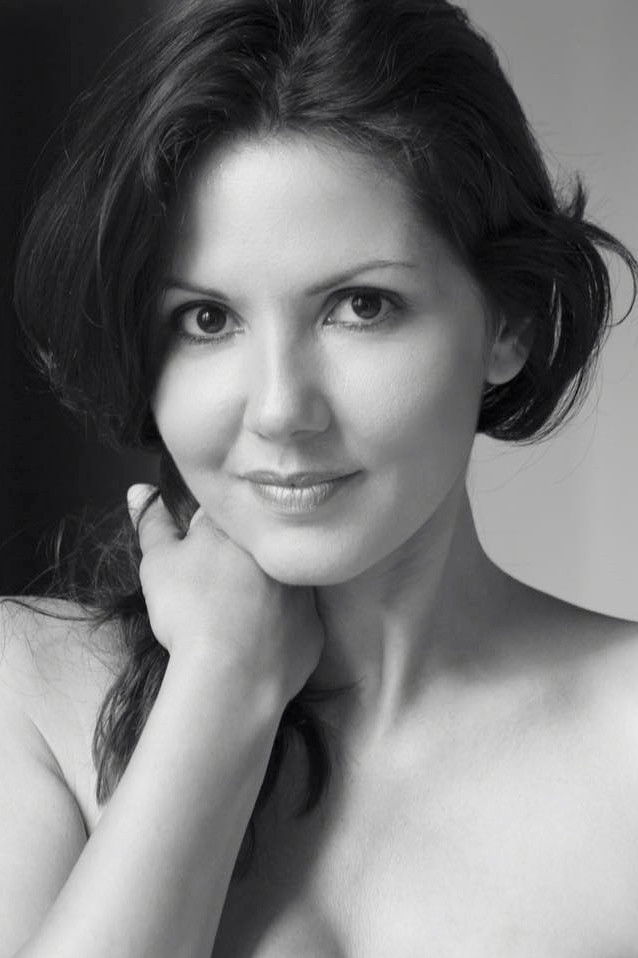 Laura Giordano backdrop