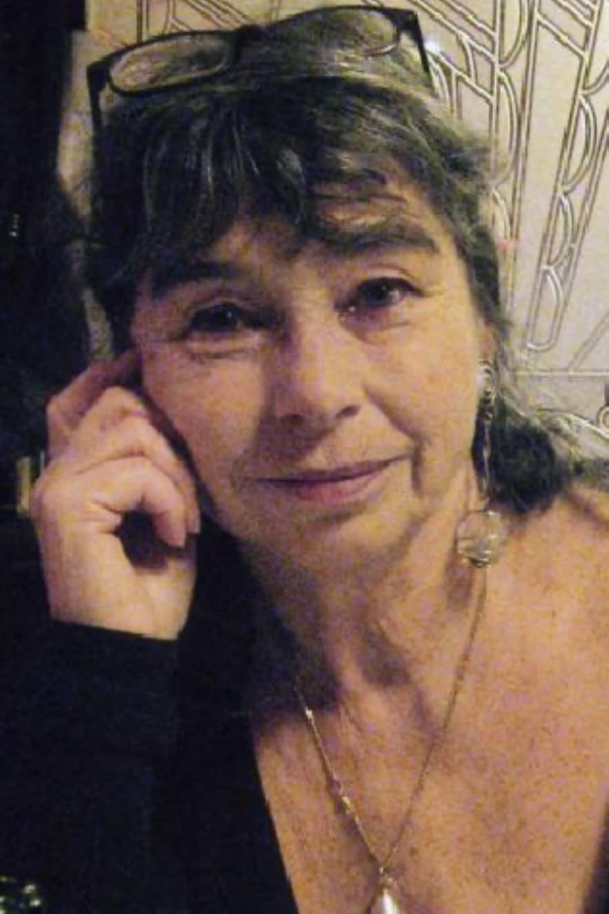 Evelyne Istria backdrop