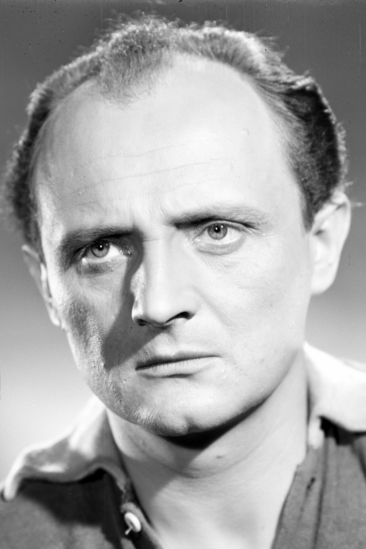 Wiktor Nanowski backdrop