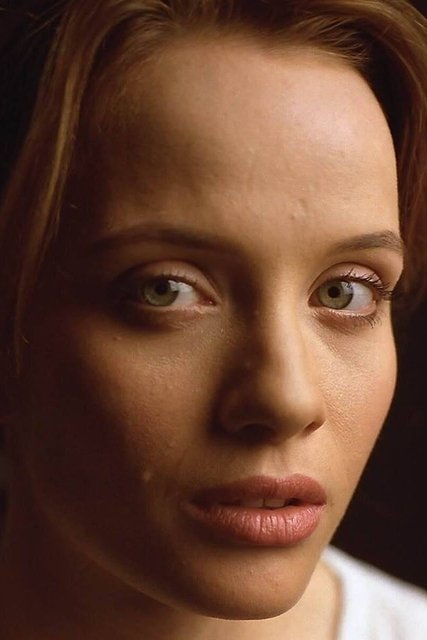 Nóra Lili Hörich backdrop