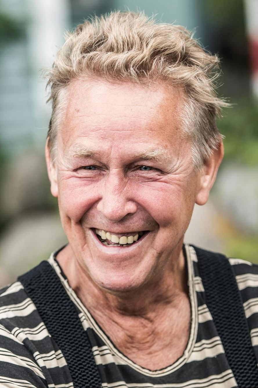 Lauri Nebel backdrop