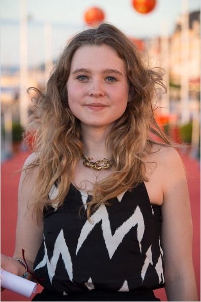 Liv Henneguier backdrop