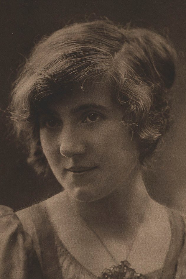 Louise Lara backdrop