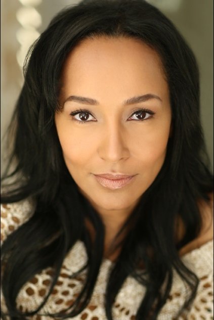 Elën Ewuzi backdrop