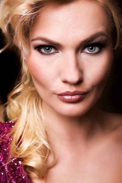 Fátima Preto backdrop